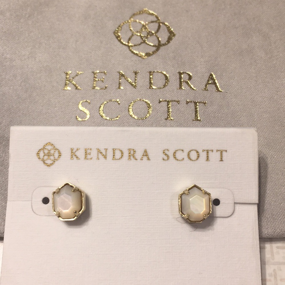 Kendra Scott Logan Ivory Pearl and Gold Earrings.